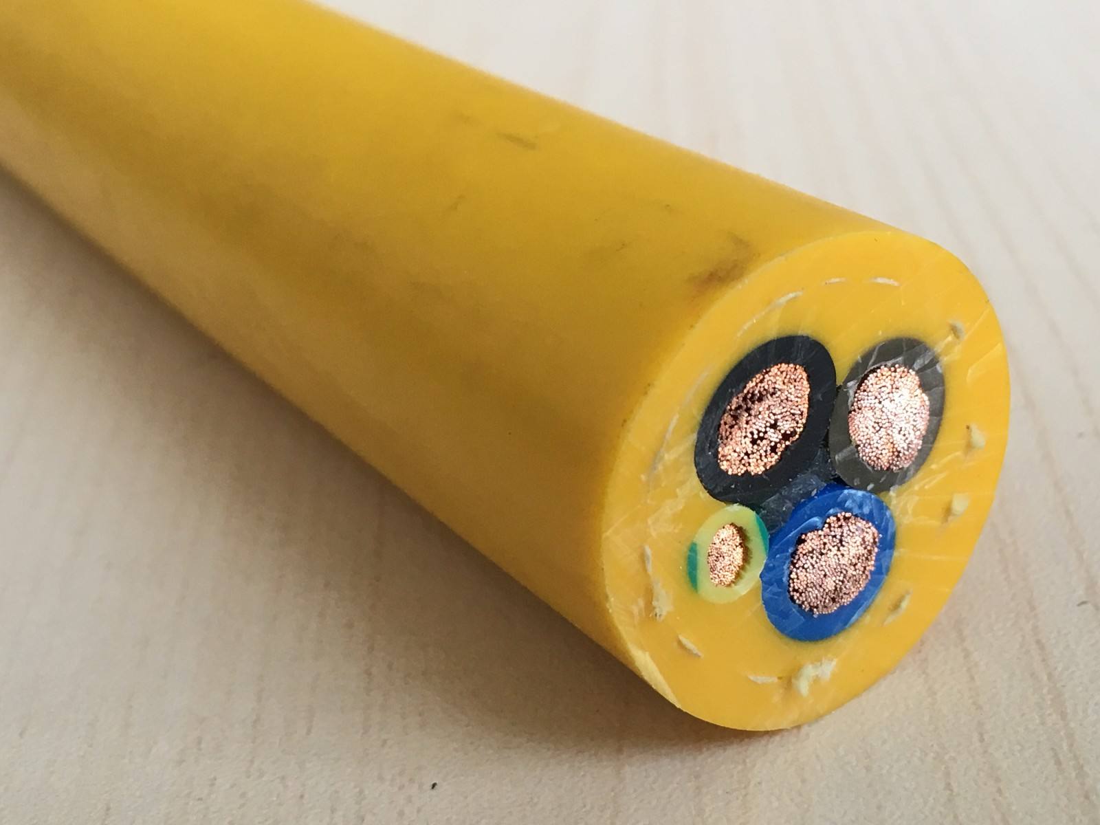 Product characteristics of roll bending resistant cable